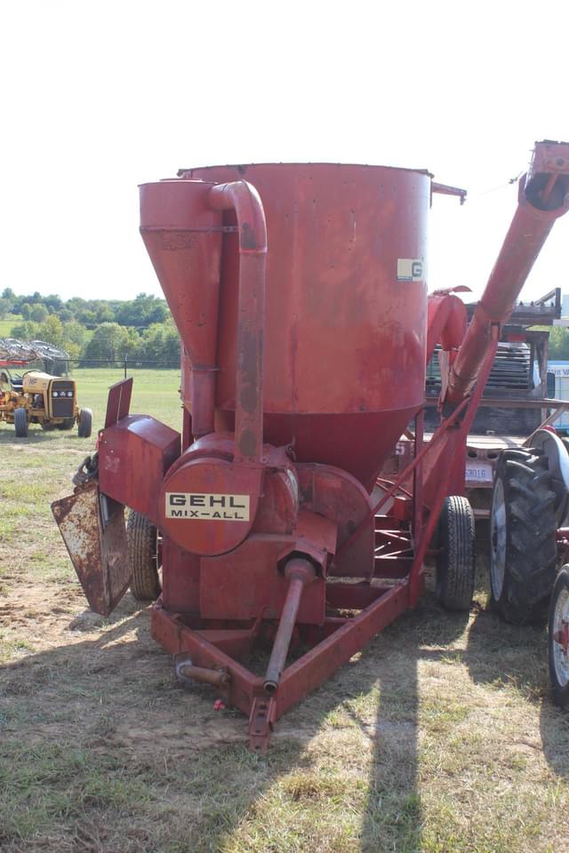 Image of Gehl 95 equipment image 1