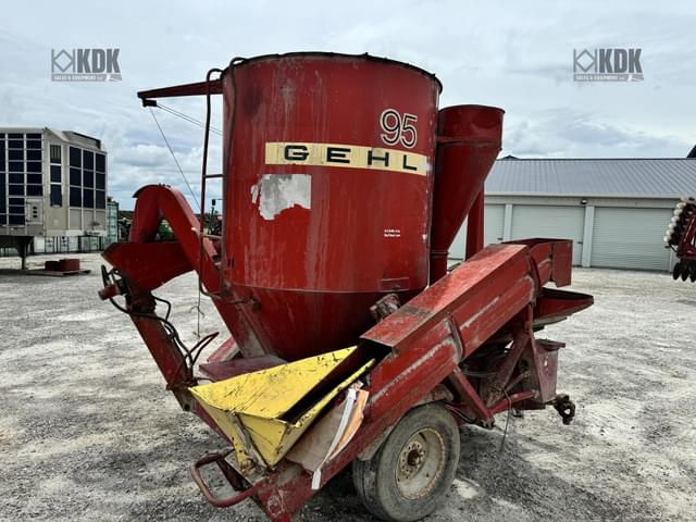 Image of Gehl 95 equipment image 4
