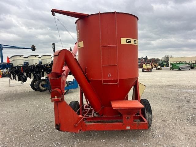 Image of Gehl 95 equipment image 3