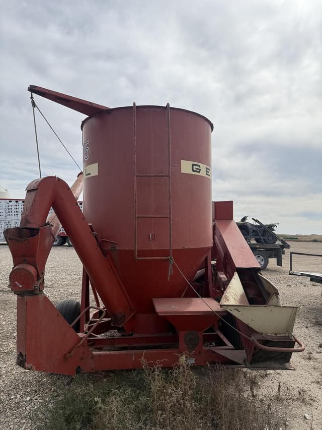 Image of Gehl 95 equipment image 3