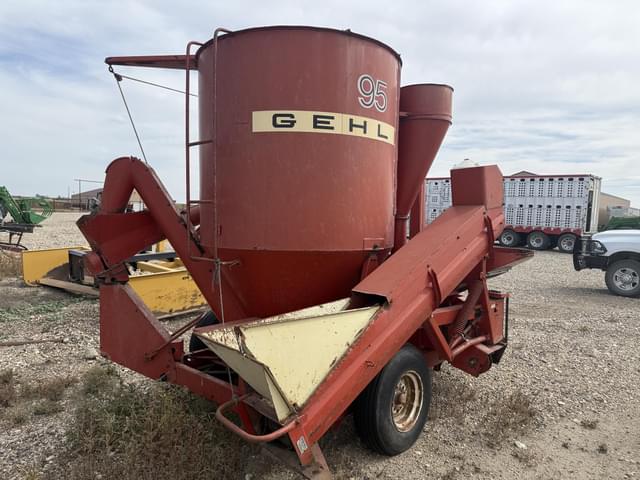 Image of Gehl 95 equipment image 2