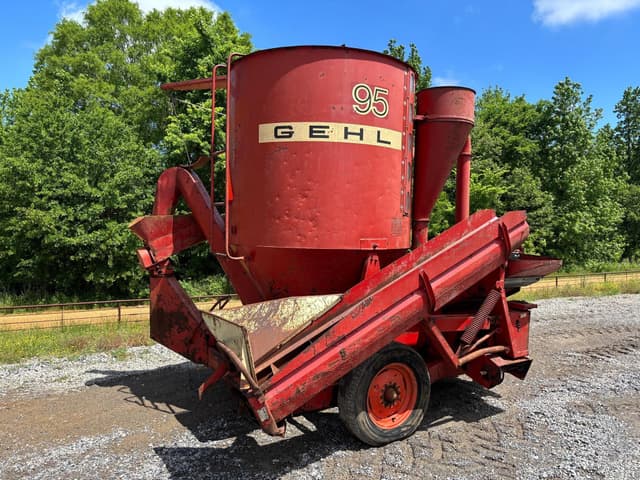 Image of Gehl 95 equipment image 2