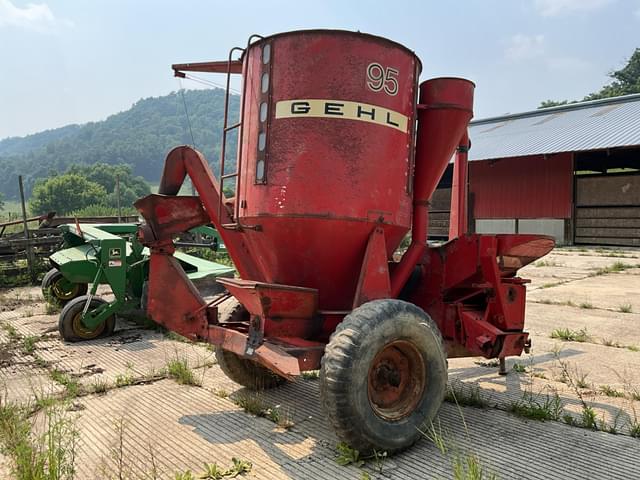 Image of Gehl 95 equipment image 3