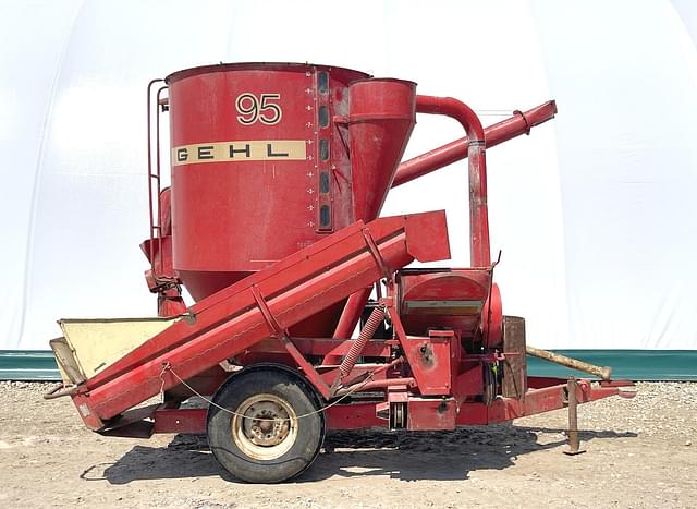 Image of Gehl 95 equipment image 2