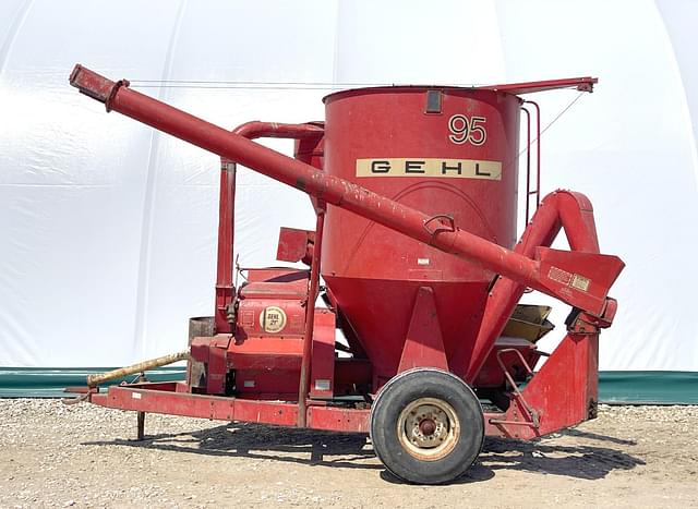 Image of Gehl 95 equipment image 3