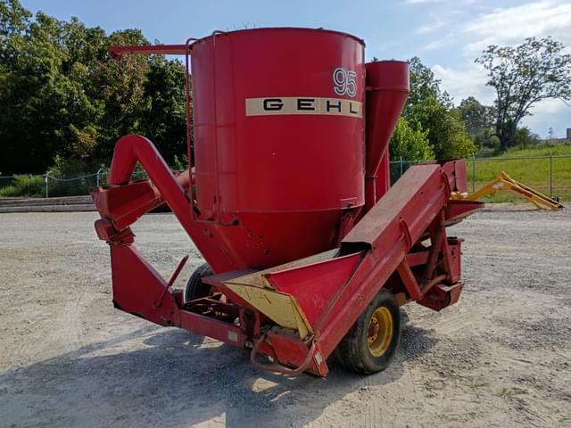 Image of Gehl 95 equipment image 4