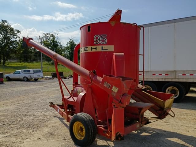 Image of Gehl 95 equipment image 2