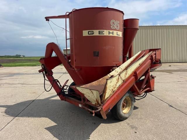 Image of Gehl 95 equipment image 3