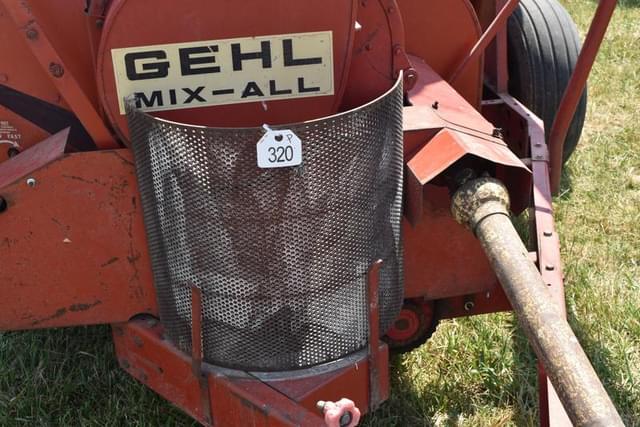 Image of Gehl 95 equipment image 4