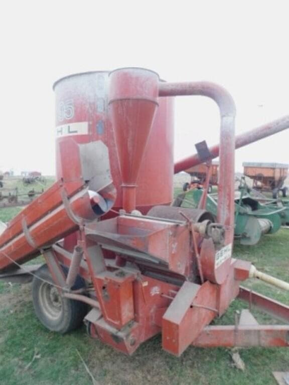 Image of Gehl 95 equipment image 4