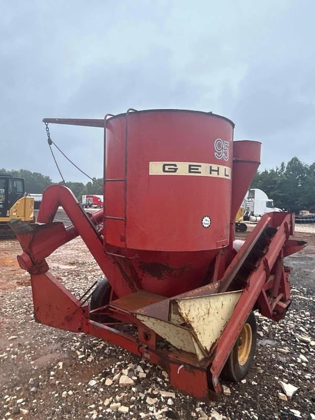 Image of Gehl 95 equipment image 3