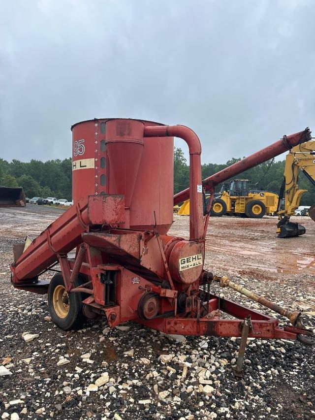 Image of Gehl 95 equipment image 1