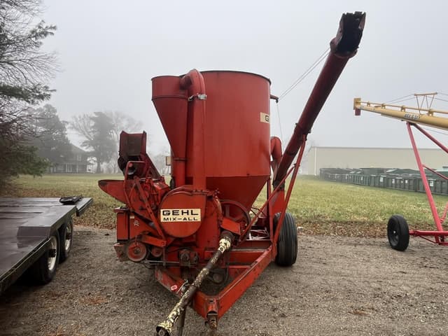 Image of Gehl 95 equipment image 4