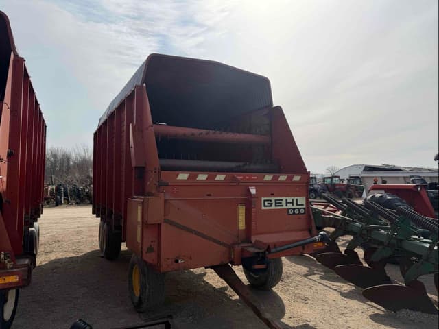 Image of Gehl 960 equipment image 2