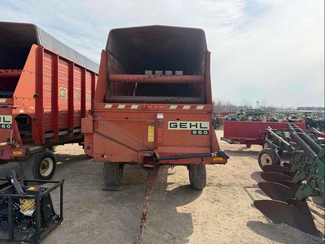 Image of Gehl 960 equipment image 1