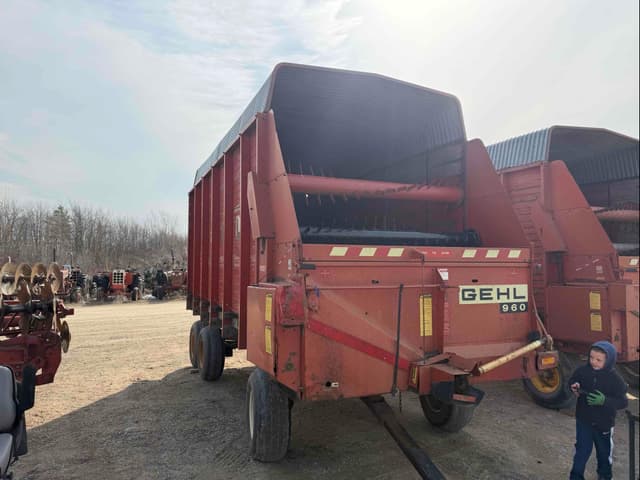 Image of Gehl 960 equipment image 2