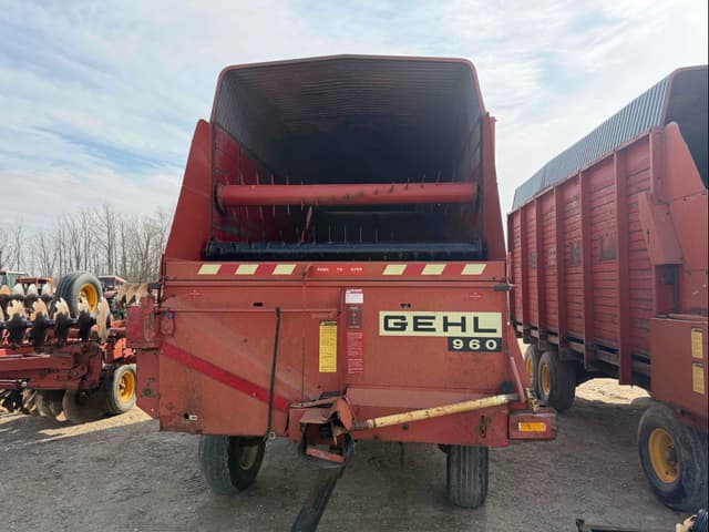 Image of Gehl 960 equipment image 1