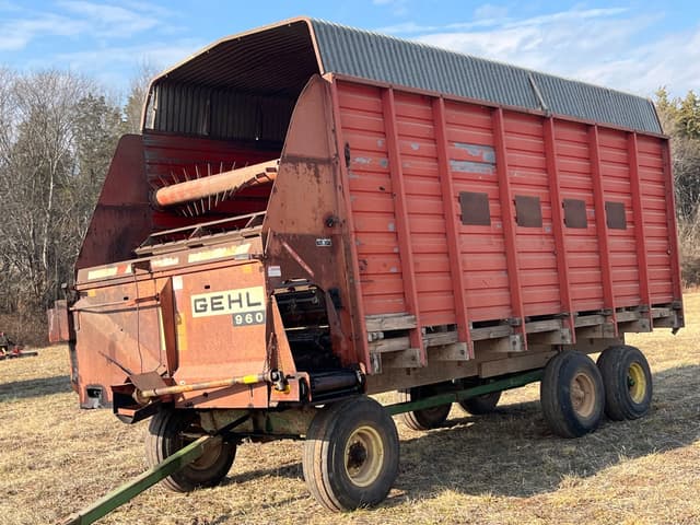 Image of Gehl 960 equipment image 2