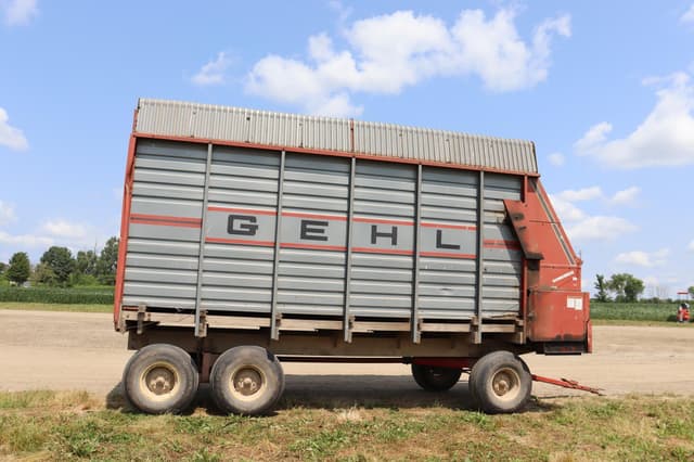 Image of Gehl 970 equipment image 3