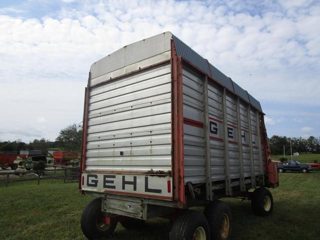 Image of Gehl 970 equipment image 4