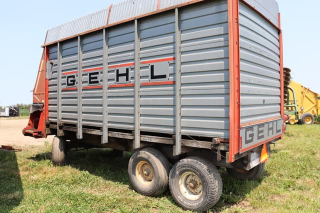 Image of Gehl 970 equipment image 3