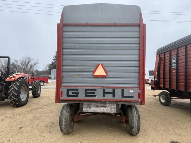 Image of Gehl 970 equipment image 4