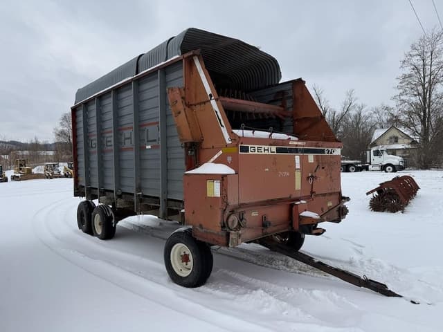 Image of Gehl 970 equipment image 2