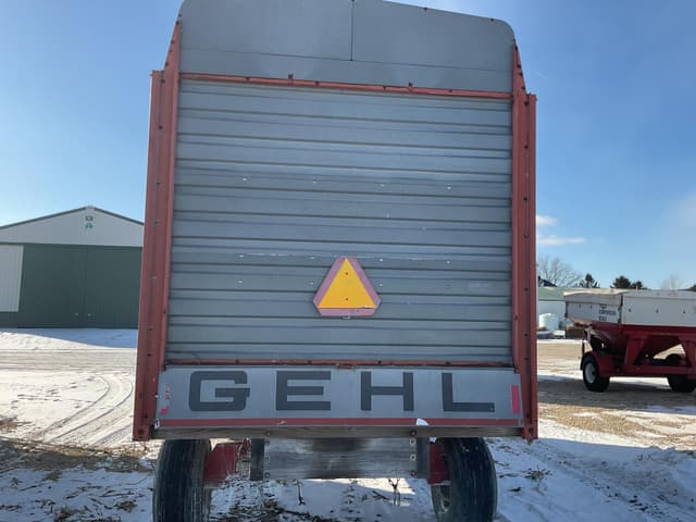 Image of Gehl 970 equipment image 4