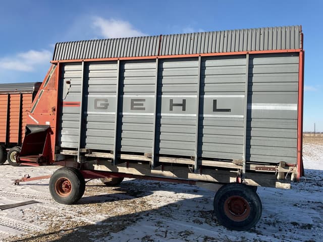 Image of Gehl 970 equipment image 2