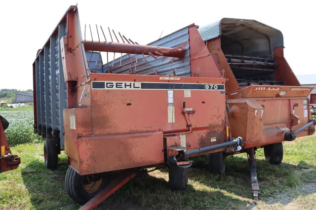 Image of Gehl 970 equipment image 1