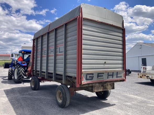 Image of Gehl 970 equipment image 1