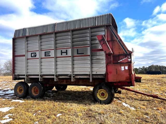 Image of Gehl 970 equipment image 4