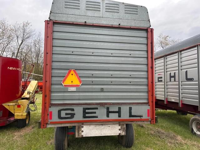 Image of Gehl 970 equipment image 4