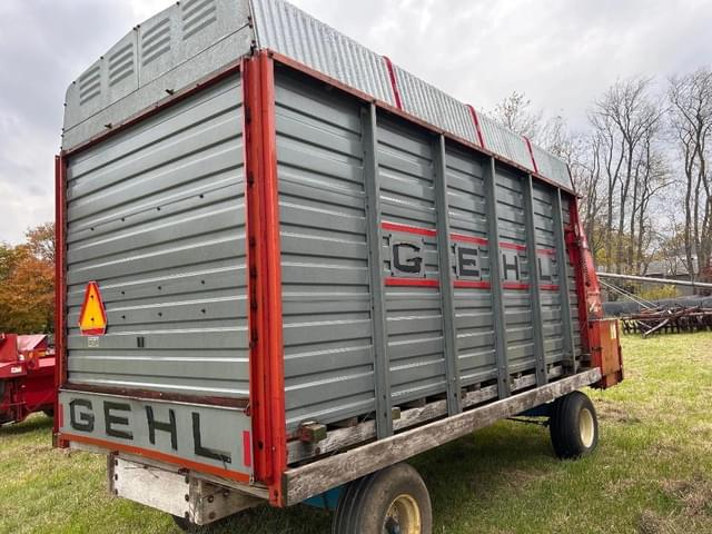 Image of Gehl 970 equipment image 3