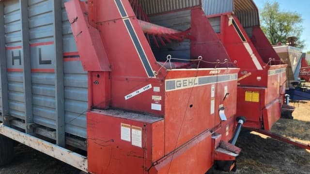 Image of Gehl 970 equipment image 3