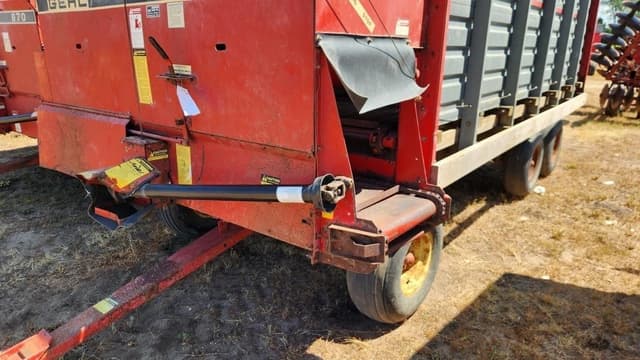 Image of Gehl 970 equipment image 1