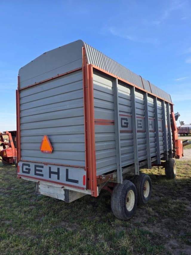 Image of Gehl 970 equipment image 4