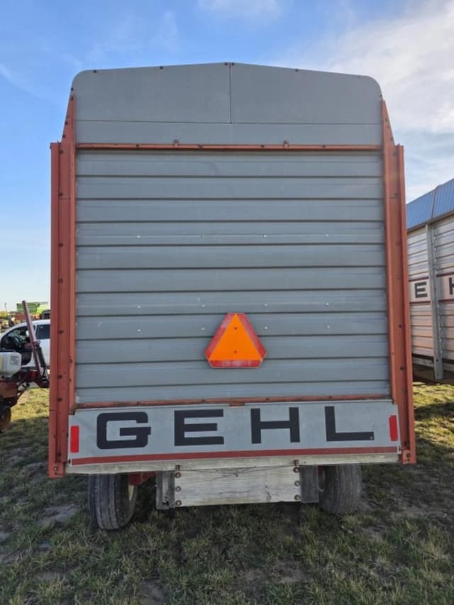 Image of Gehl 970 equipment image 3