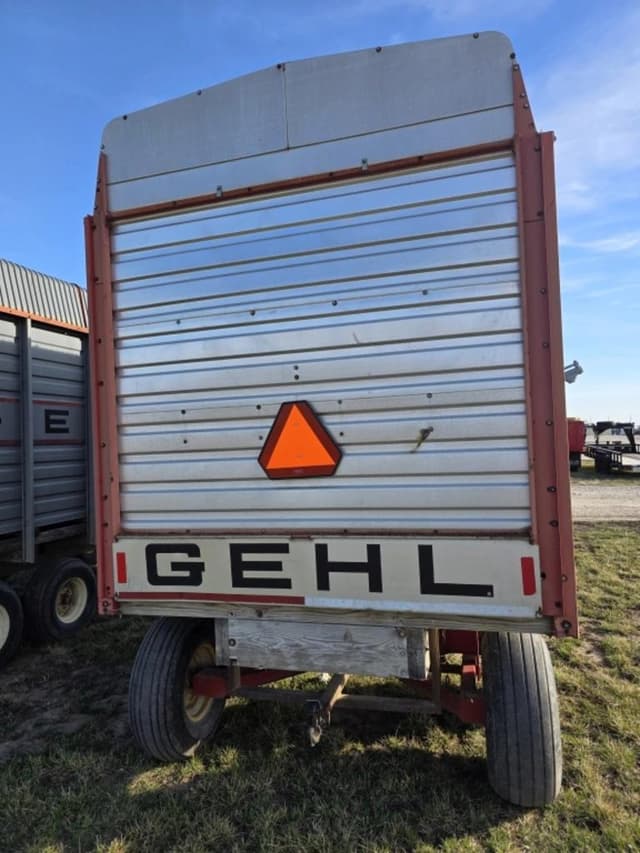 Image of Gehl 970 equipment image 4