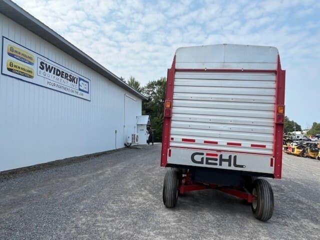 Image of Gehl 980 equipment image 4