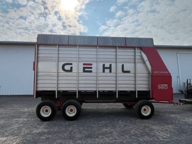 Image of Gehl 980 equipment image 1