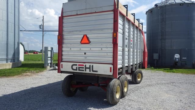Image of Gehl 980 equipment image 3