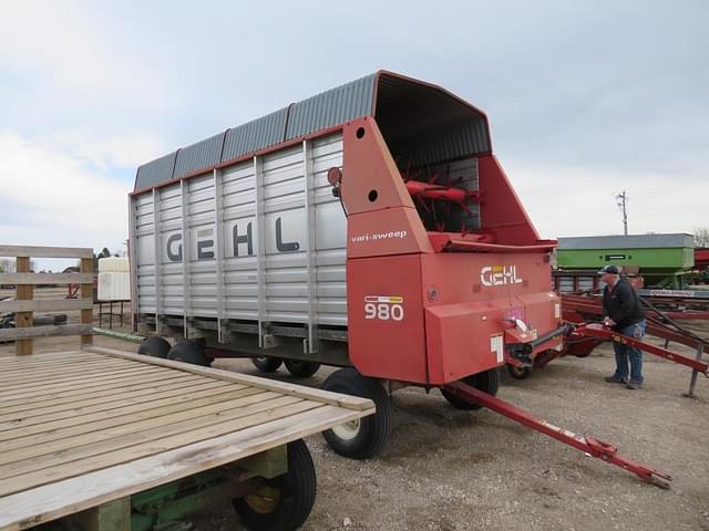 Image of Gehl 980 equipment image 2