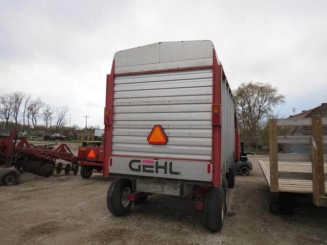 Image of Gehl 980 equipment image 4