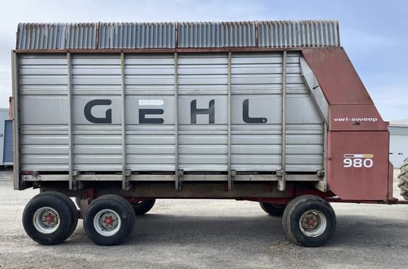 Image of Gehl 980 equipment image 3