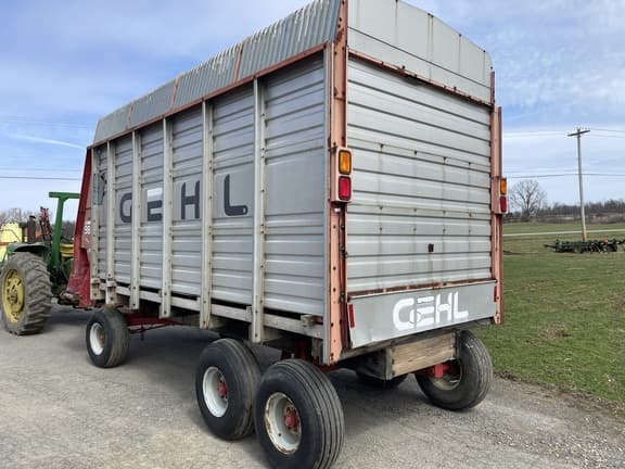 Image of Gehl 980 equipment image 4