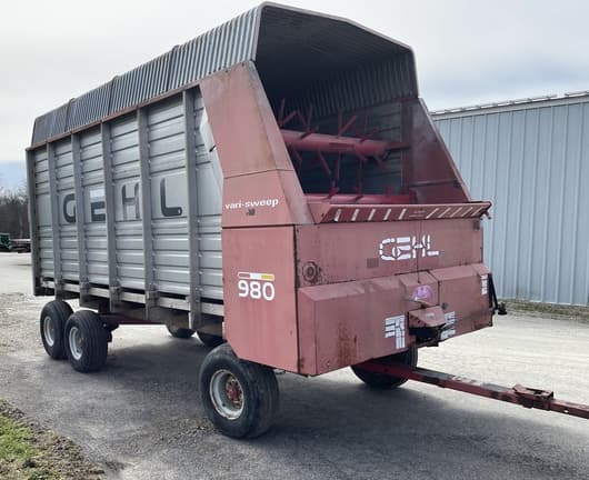 Image of Gehl 980 equipment image 1