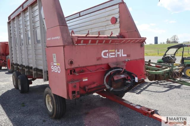 Image of Gehl 980 equipment image 1