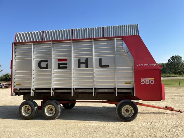 Image of Gehl BU980 equipment image 3