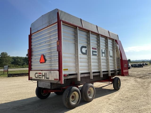 Image of Gehl BU980 equipment image 4